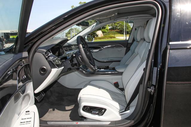 世界上最豪华的车，世界上最豪华的车怎么画（V8四驱车长5米32顶级旗舰轿车）