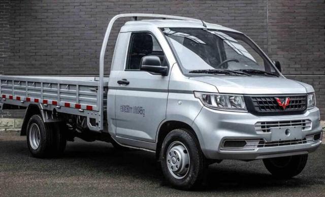 五菱单排3.3米小货车全款多少钱，五菱单排1.8小货车报价及图片（6轮+龙门架+1.8L）