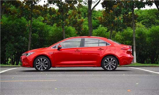 21款雷凌和21款卡罗拉怎么选，21款卡罗拉和雷凌双擎哪个好（卡罗拉和雷凌应该如何选）