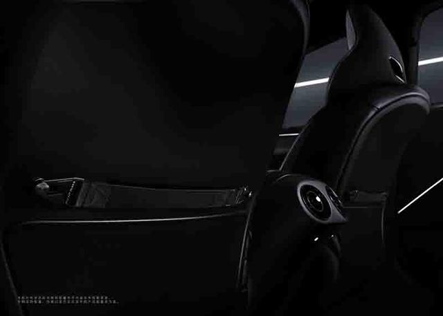 011是什么意思，绚丽多彩的意思（纪梵希总监告诉你什么是五彩斑斓的黑）