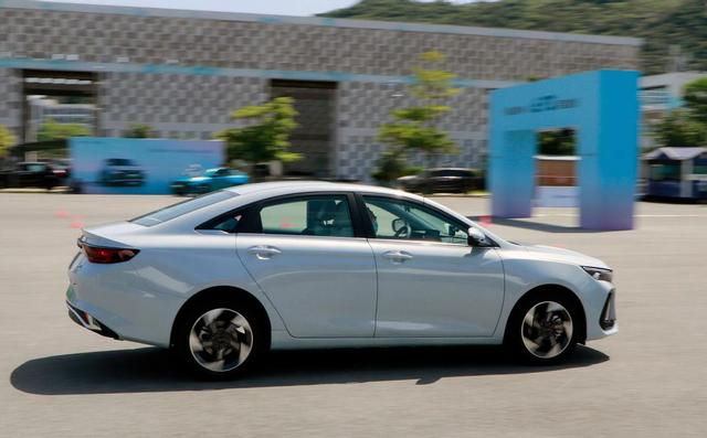 帝豪l雷神hix，吉利帝豪雷神hix与秦dmi（雷神Hi·X试驾测评）