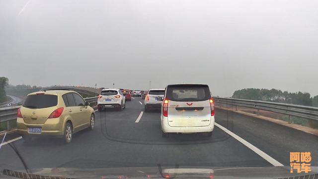 五一必须放假吗，劳动节必须放假吗（为何就不能改成自行选择免费时间）