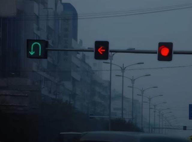 左转掉头需要等红灯吗，开车掉头需要等红灯吗（这几个地方容易踩坑）