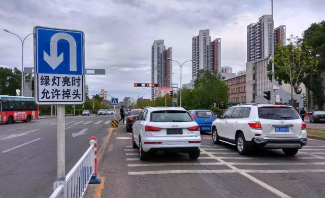 左转掉头需要等红灯吗，开车掉头需要等红灯吗（这几个地方容易踩坑）