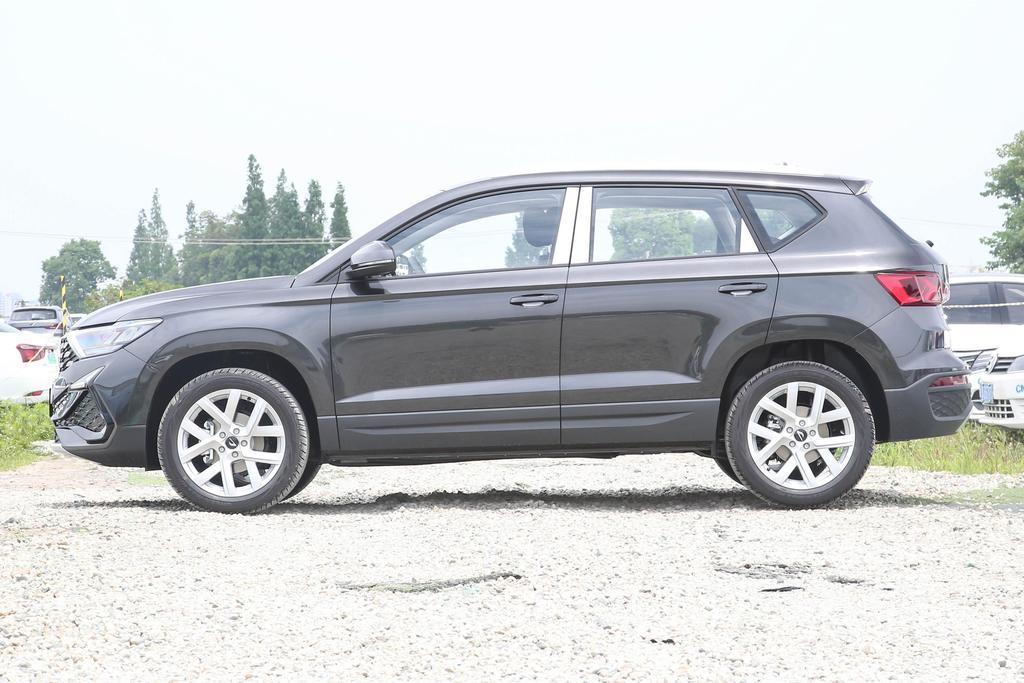 捷达vs5低配手动版,落地10w出头,外观很大气,空间够宽敞