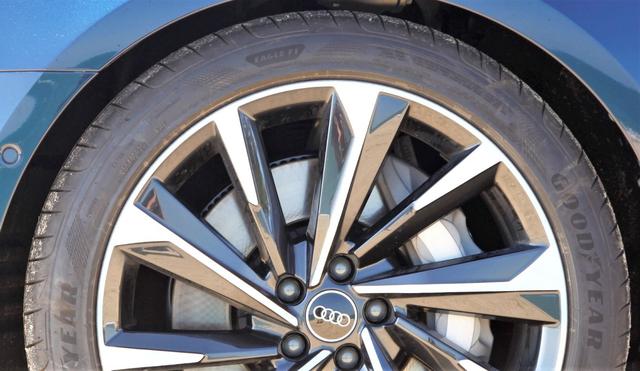 轮胎型号 固特异，固特异轮胎型号在哪里查看（当源自F1的轮胎遇上奥迪A7L——固特异鹰驰）