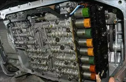 奔驰挂档怎么挂，奔驰挂档怎么挂视频教程（奔驰车换挡冲击的原因汇总）