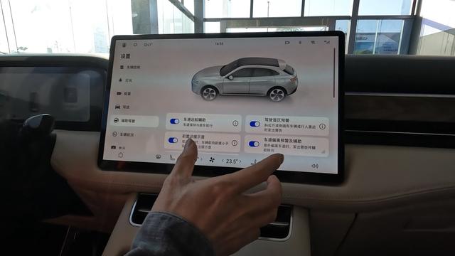 赛力斯汽车是哪家公司，赛力斯汽车厂家（车主抠“赛力斯”尾标换成“华为”车标）