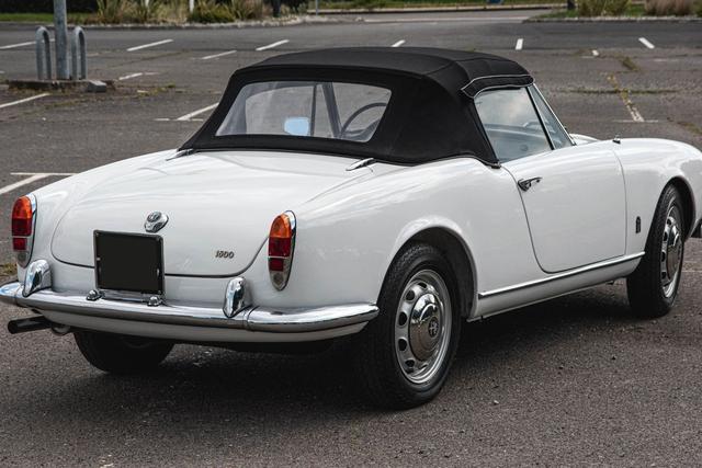 阿尔法罗密欧朱丽叶，阿尔法罗密欧朱丽叶百公里加速几秒（阿尔法罗密欧朱丽叶Spider1600）