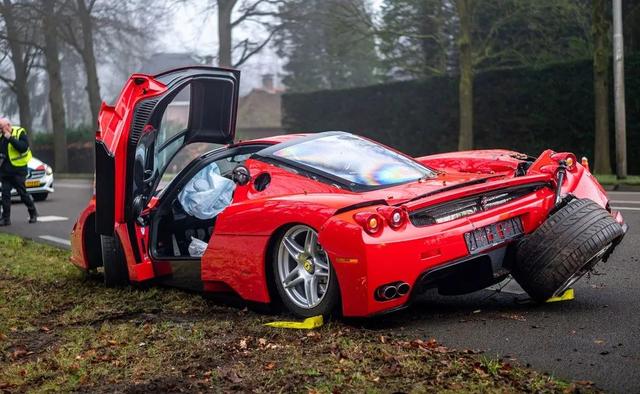 法拉利enzo多少钱，Ferrari中文名字怎么说（价值近4000万元的“车王”前后悬挂损失严重）