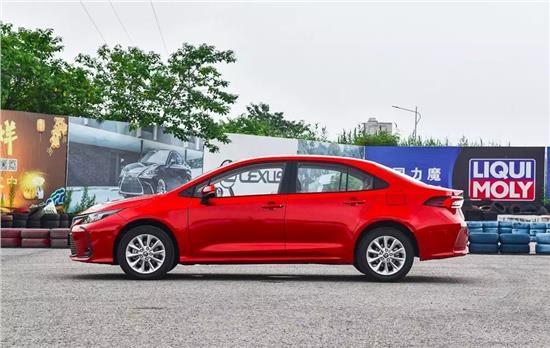 21款雷凌和21款卡罗拉怎么选，21款卡罗拉和雷凌双擎哪个好（卡罗拉和雷凌应该如何选）