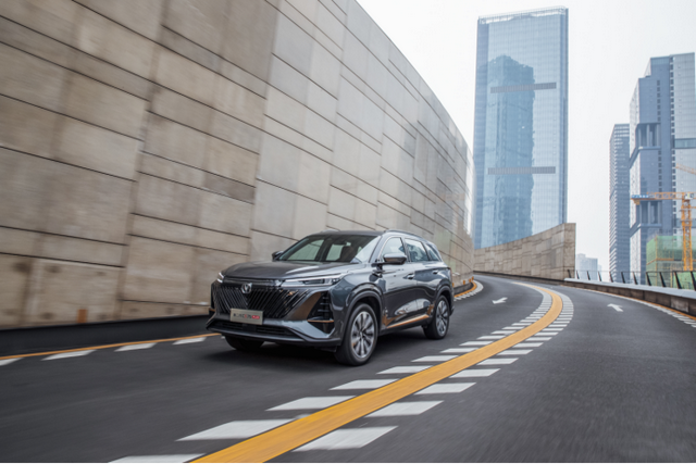 地板油对车有伤害吗，地板油对发动机有伤害吗（2.0T踩地板油是什么体验）