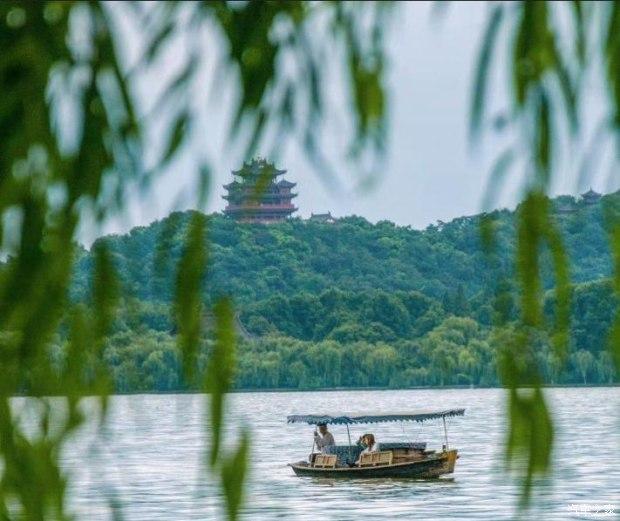 从你的全世界路过插曲，从你的全世界路过小说（纸短情长-开着哪吒V和你去远方）