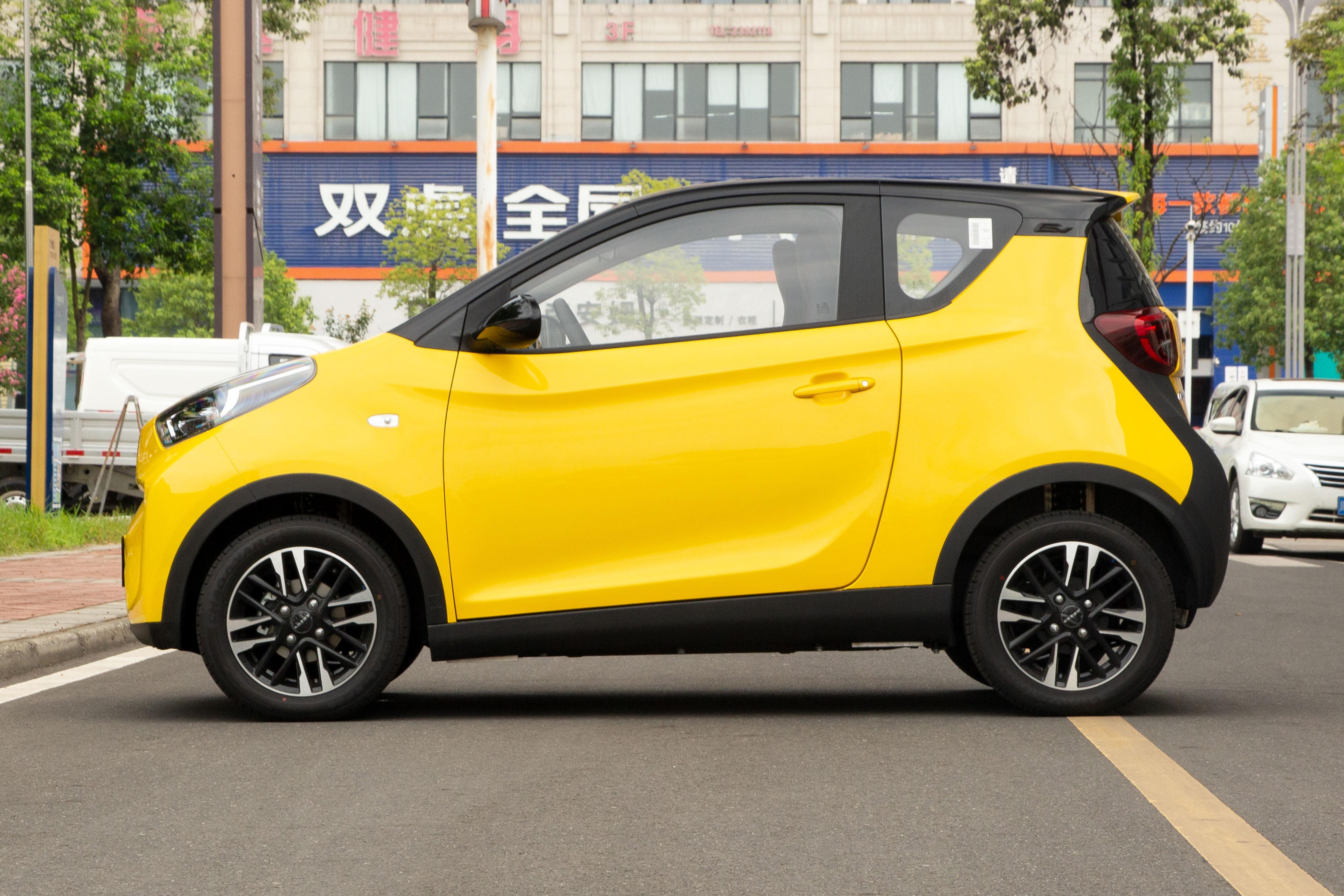 由于目前新能源车保险价格没有统一标准,所以新车的保险价格会受整车