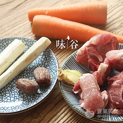 紅蘿卜排骨湯,紅蘿卜排骨湯的做法