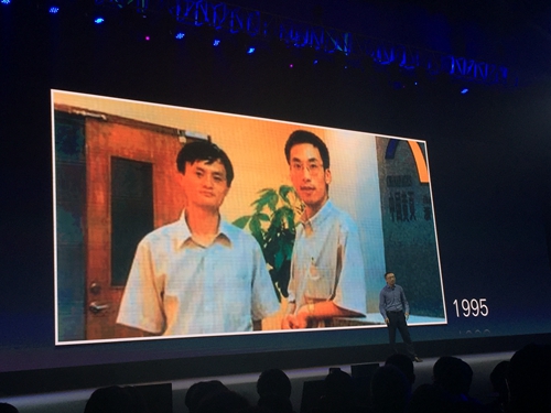 曾和马云一起创办中国黄页，一个商场就用他的App连接12万人