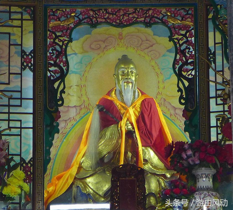 青羊宫和二仙庵在一个景区内p3 道法自然p2 灵祖殿内供奉的王灵官p1