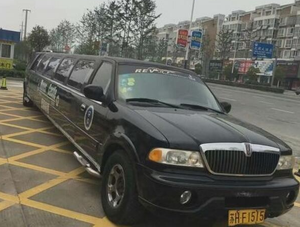 二手加长林肯风光不在 前路何方？