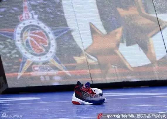 nba为什么取消扔鞋(一扒到底！易建联弃鞋离场背后你不知道的事儿)