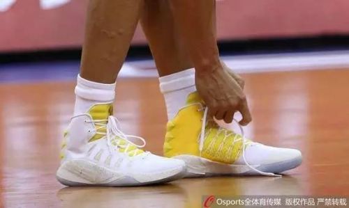 nba为什么取消扔鞋(媒体揭底：易建联“扔鞋”事件背后你不知道的事儿)