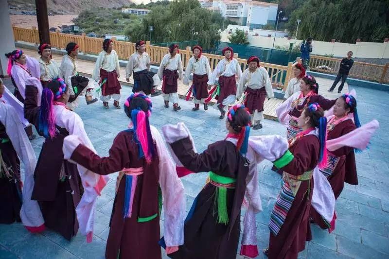 锅庄舞是什么民族的舞（非物质文化遗产锅庄舞）