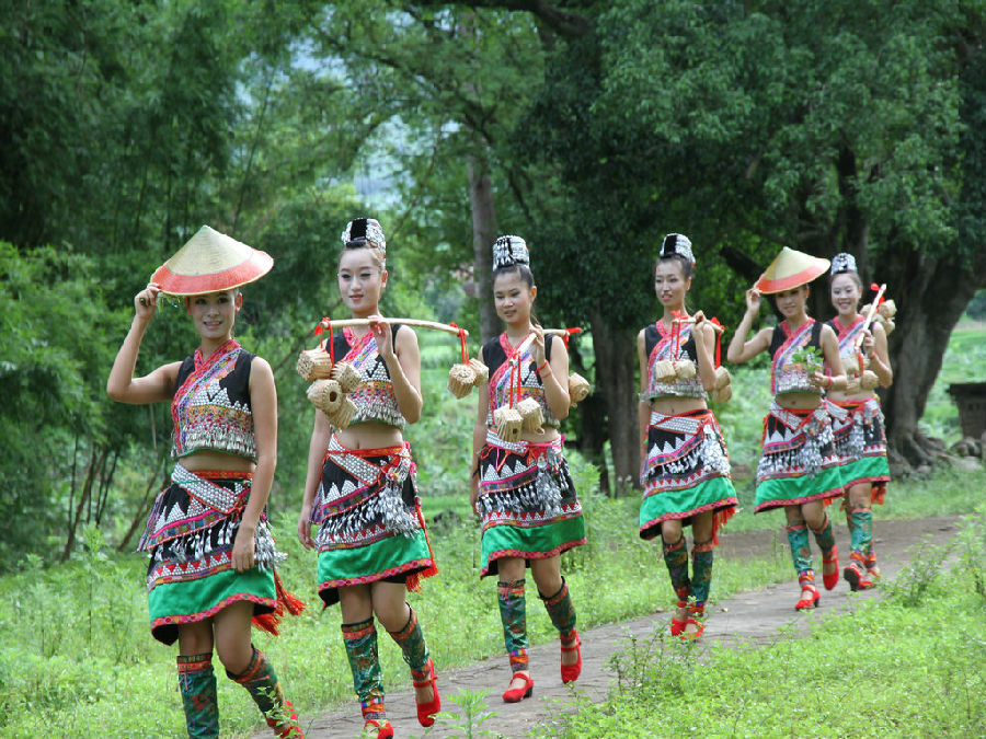 新平花腰傣节日