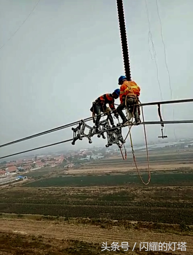 实拍：月工资7k的高压电工，时常高空作业，无惧安全隐患