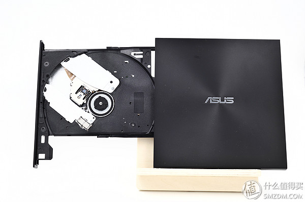 Mac兼容性不错颜值很高的“光年”便携ASUS SDRW-08U7M刻录机