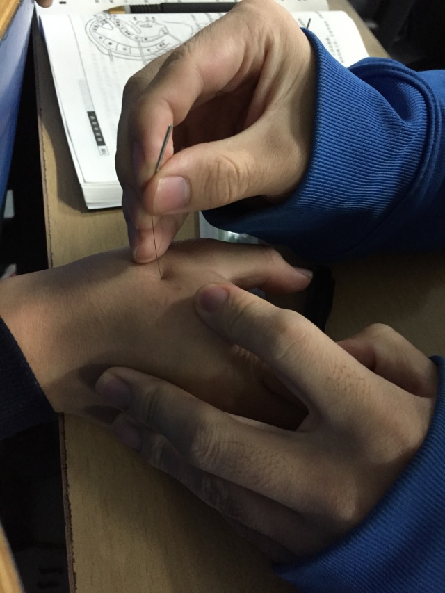 这么容易就散开的书除了伤寒你的中医朋友读书破万卷,但是考试的时候