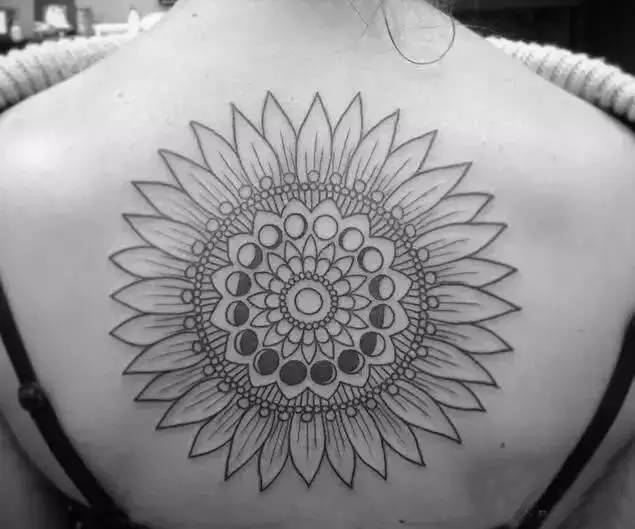 让人惊艳的瑜伽纹身，不说了，小蜜现在就去纹一个