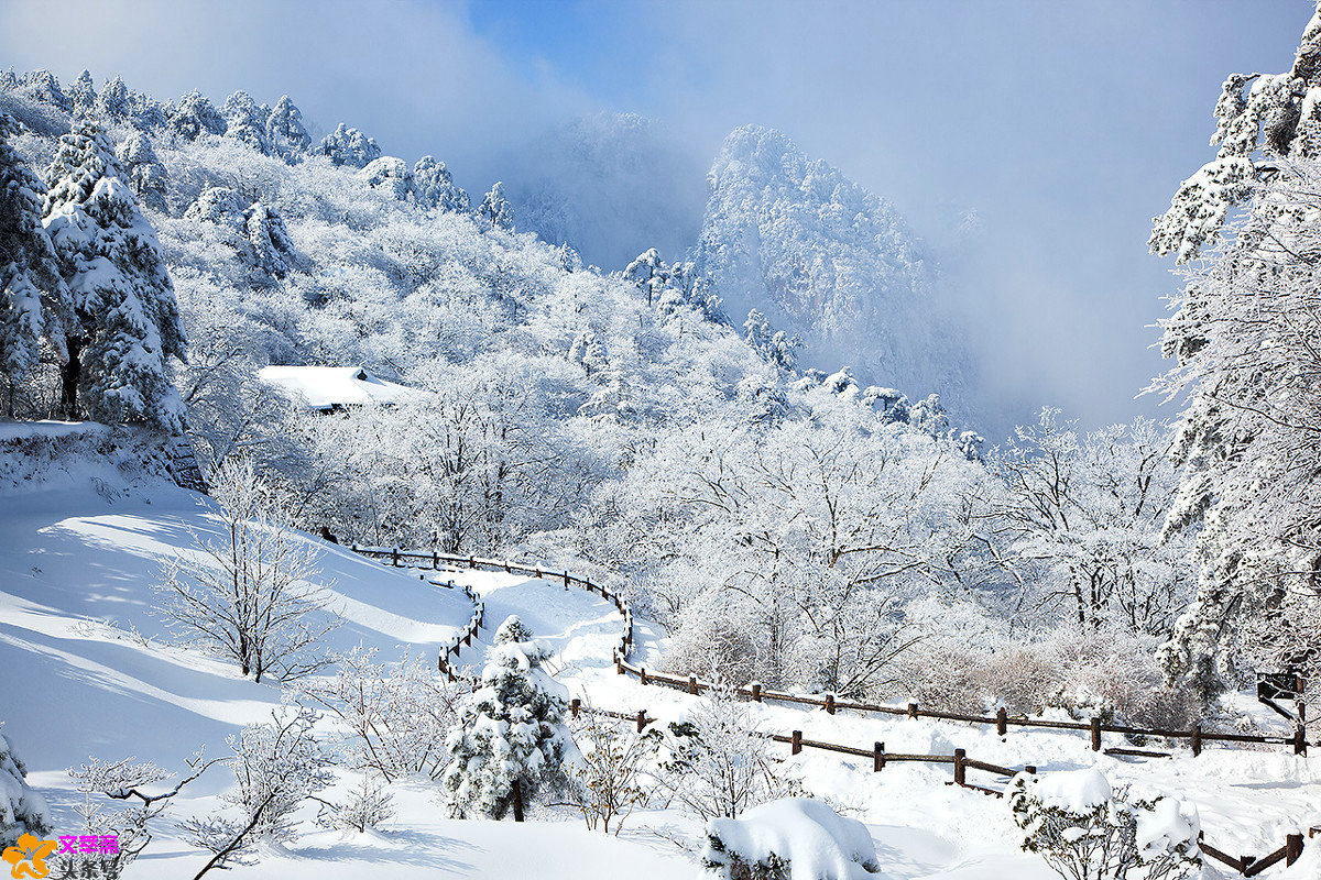 晚来天欲雪，红泥小火炉