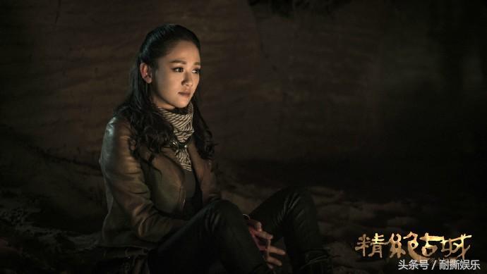 12月陈乔恩开启霸屏模式：还没跟王凯撒完糖，就跟靳东下墓倒斗