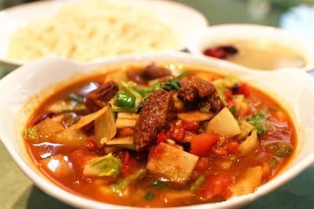 再来看看恰玛古还有那些美食:凉拌恰玛古恰玛古炖土鸡恰玛古炒羊肉丝
