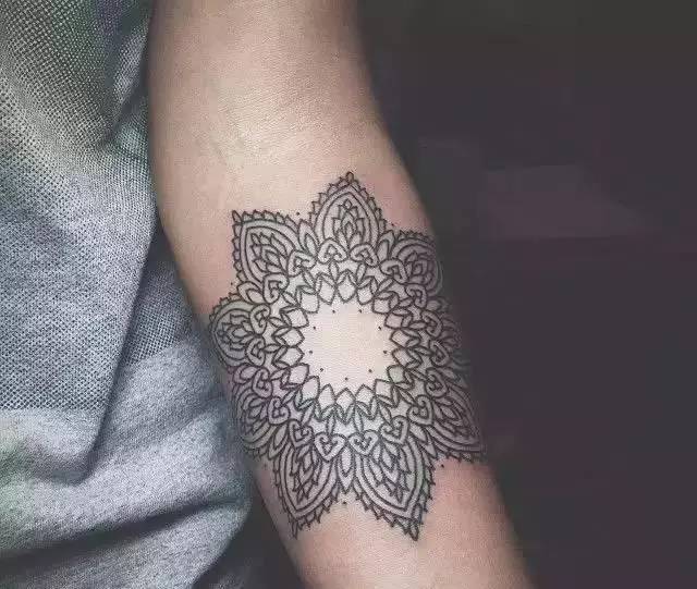 让人惊艳的瑜伽纹身，不说了，小蜜现在就去纹一个