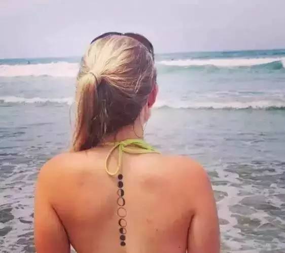 让人惊艳的瑜伽纹身，不说了，小蜜现在就去纹一个