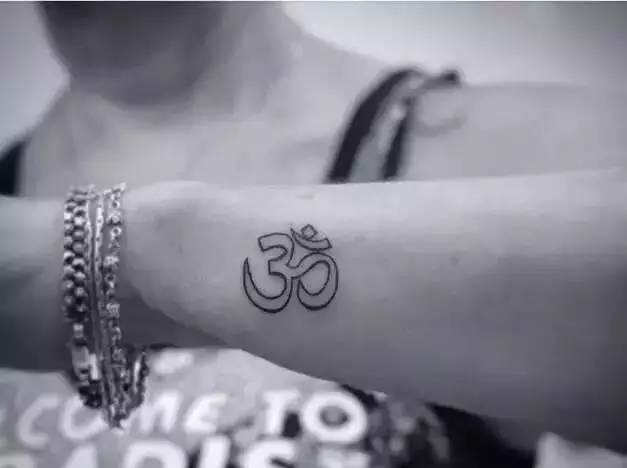 让人惊艳的瑜伽纹身，不说了，小蜜现在就去纹一个