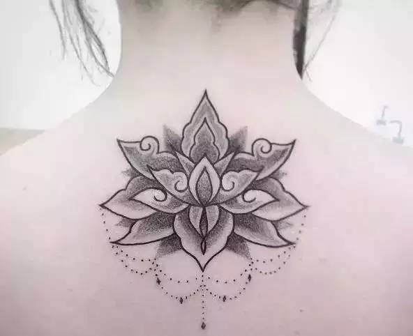 让人惊艳的瑜伽纹身，不说了，小蜜现在就去纹一个