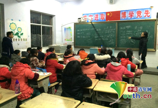 考研培训补习：西安建大研支团开设辅导班为贫困学生义务补习