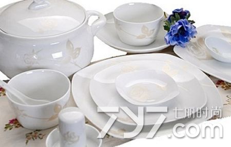 搬家送礼物送什么好呢实用（搬家送啥礼物好）