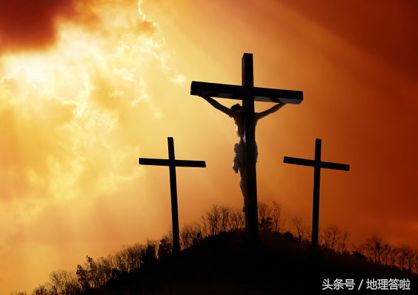 圣父(天主教翻译成雅威,新教翻译成耶和华),圣子(耶稣基督),圣神(新教