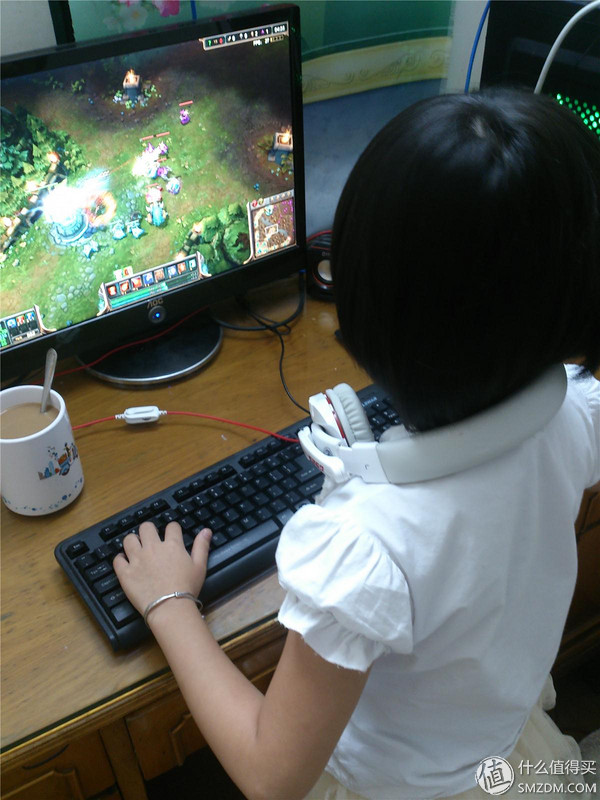 游戏直播盒(小学女生LOL直播之路—换个圆刚 GC550 游戏直播盒开播)