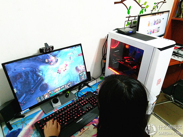 游戏直播盒(小学女生LOL直播之路—换个圆刚 GC550 游戏直播盒开播)