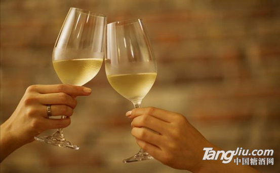葡萄酒知识扫盲：好酒配好杯 世界七大酒杯品牌有哪些