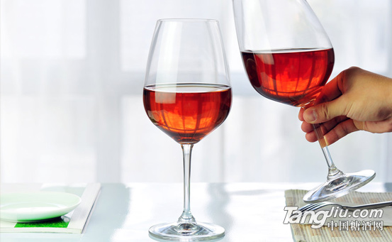 葡萄酒知识扫盲：好酒配好杯 世界七大酒杯品牌有哪些