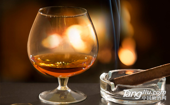 葡萄酒知识扫盲：好酒配好杯 世界七大酒杯品牌有哪些