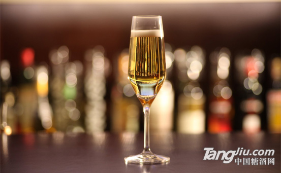 葡萄酒知识扫盲：好酒配好杯 世界七大酒杯品牌有哪些