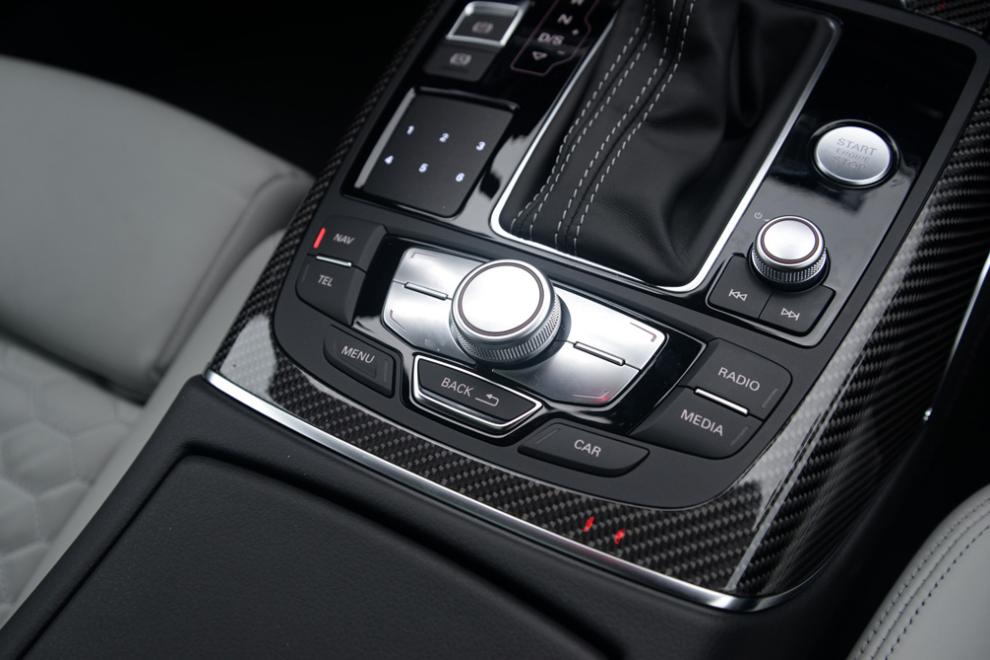 奥迪rs7能秒杀兰博基尼,法拉利,它的依仗是什么?