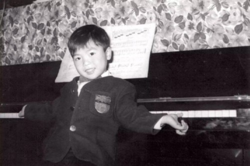 硬汉也有柔情心：林保怡打鼓很专业，甄子丹弹钢琴也有几十年了