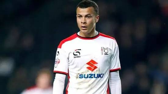 被热刺以500万英镑的价格成功购买后,热刺先是将他租借回米尔顿凯恩斯