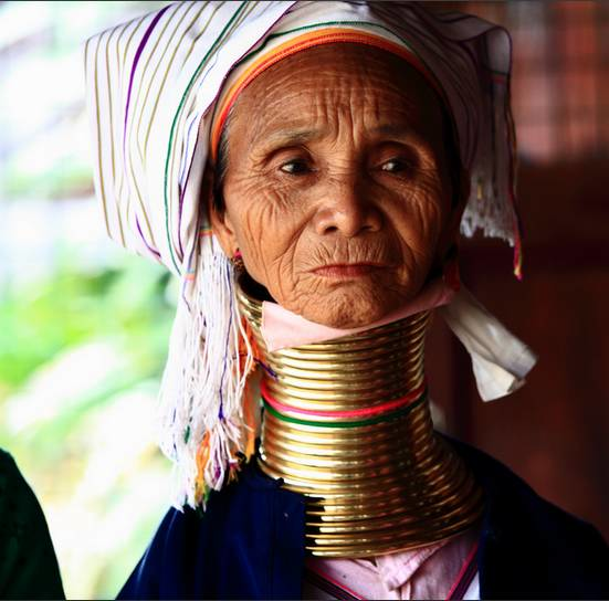 这群缅甸“长颈姑娘“ 曾轰动整个英国